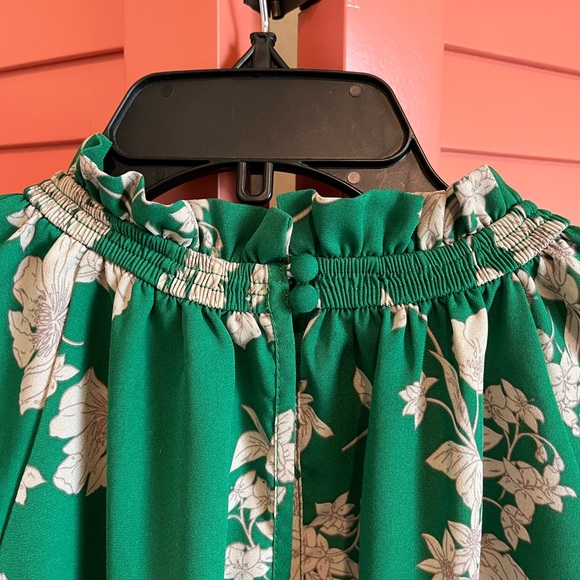Floral Green Blouse 🪻 - Picture 4 of 4